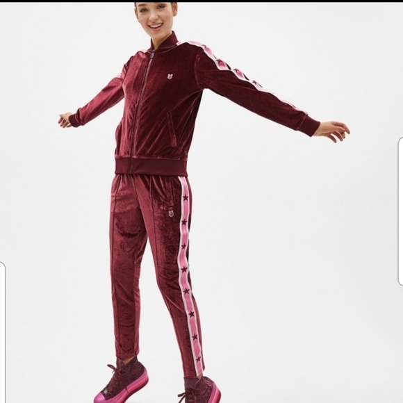 miley cyrus velvet converse